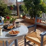 Αυλή με τραπέζι και καφέ στο Cozy γωνιά στο χωριό, Λειανοκλάδι