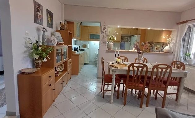 Τραπεζαρία και κουζίνα στο Cozy γωνιά στο χωριό, Λειανοκλάδι